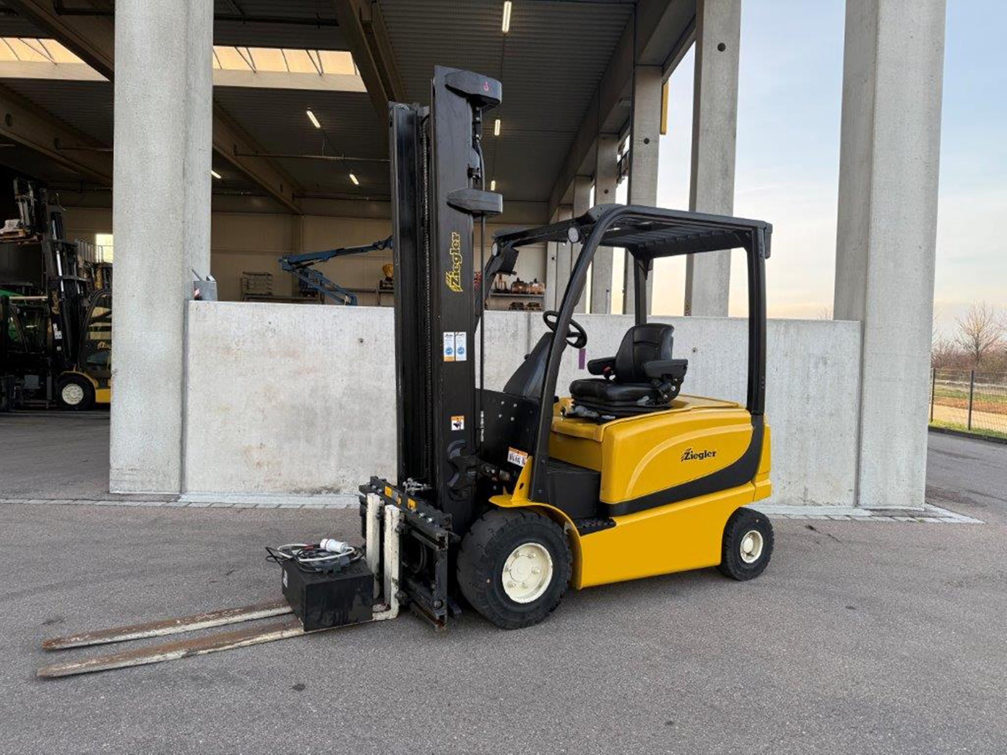 Yale ERP25VL Elektro 4 Rad-Stapler – Nr. G008025