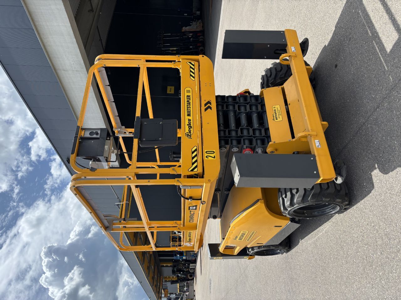 Haulotte Compact 12 DX Scherenarbeitsbühne – Nr. G009365