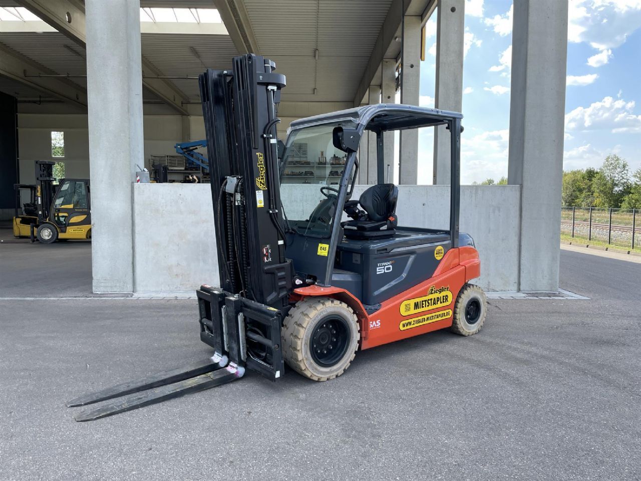 Toyota 8FBMT50 Elektro 4 Rad-Stapler – Nr. G012060