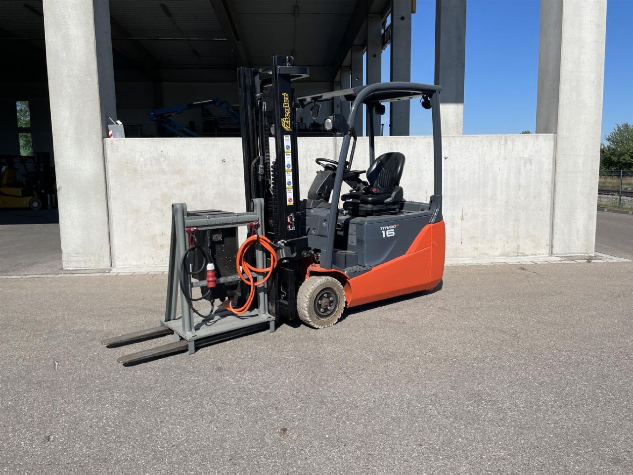 Toyota 8FBE16T Elektro 3 Rad-Stapler – Nr. G012069