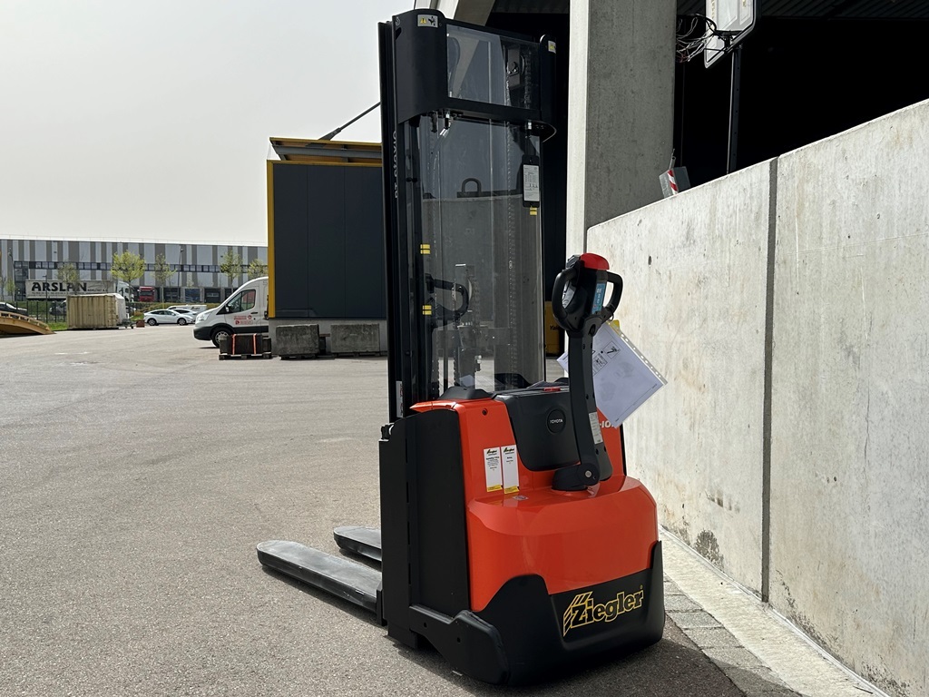 Toyota SWE120 Hochhubwagen – Nr. G012345 – Bild 3