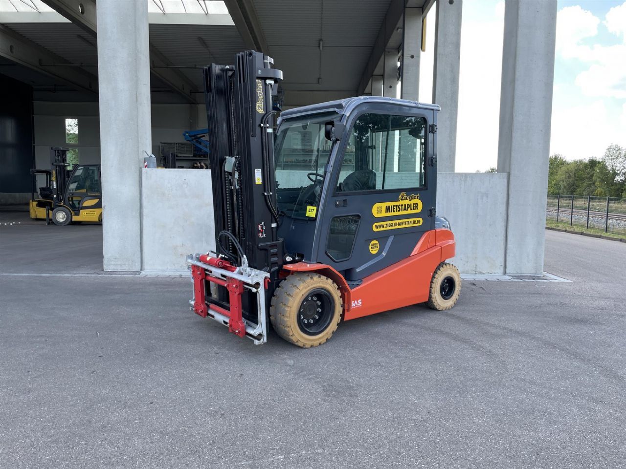 Toyota 8FBMT50 Elektro 4 Rad-Stapler – Nr. G014799